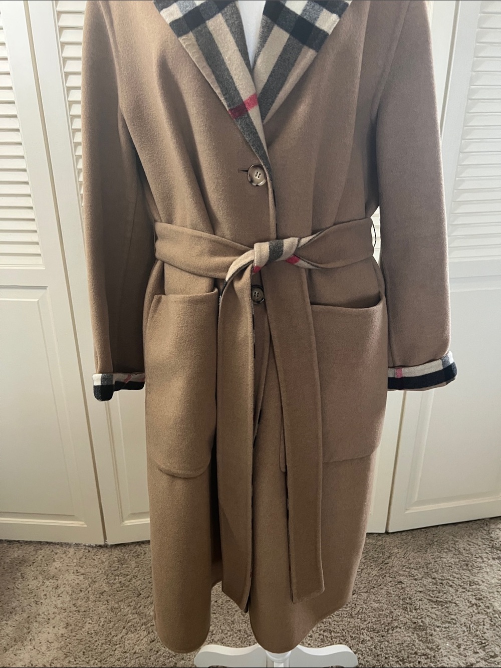 Authentic Burberry Woman’s Reversible Wool Wrap Coat. - Picture 4 of 16
